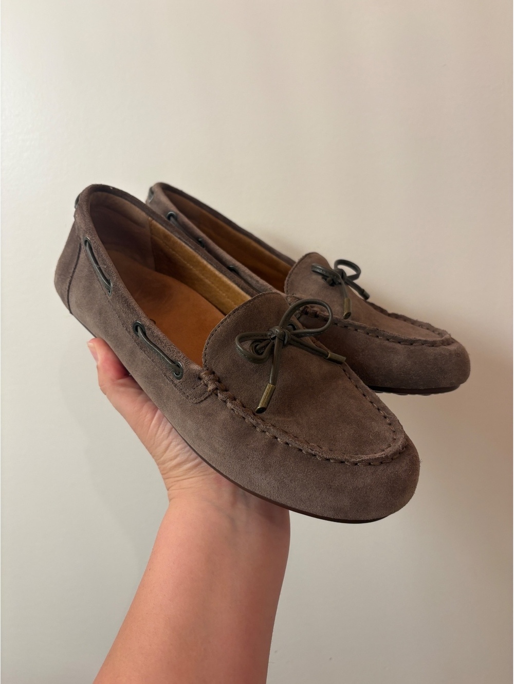 Vionic Women's Brown Suede Driving Loafers with Bow Detail, Size 9